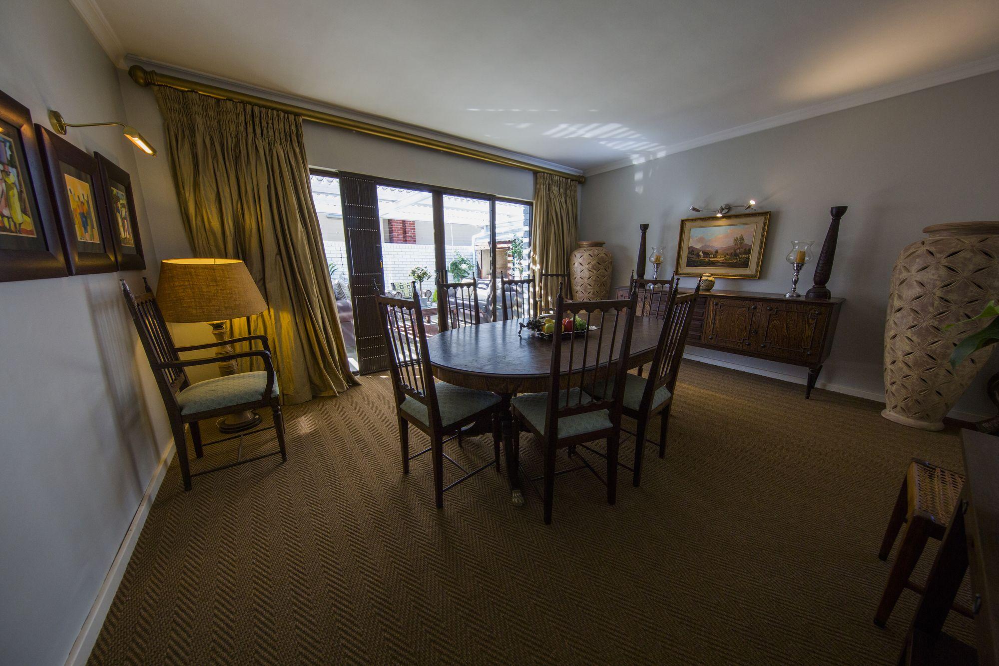 The Whale'S Tale Guesthouse Hermanus Bagian luar foto