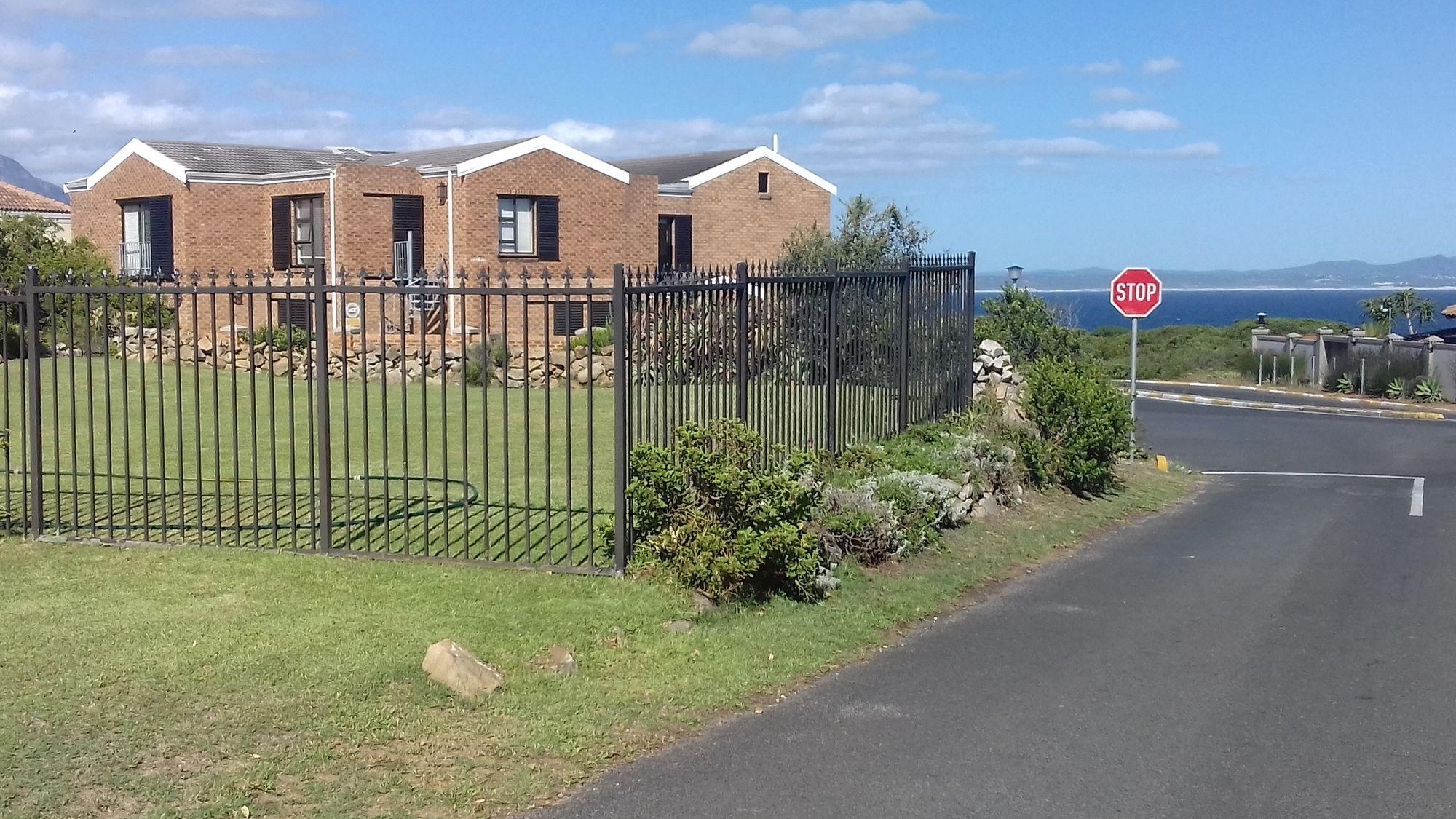 The Whale'S Tale Guesthouse Hermanus Bagian luar foto